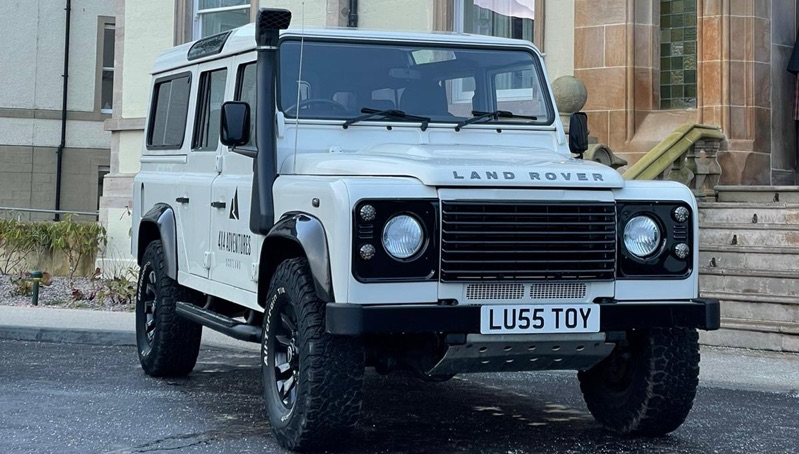 LU55 TOY - DEFENDER 110 (Manual)